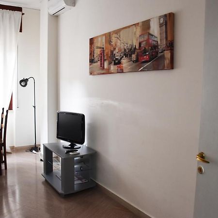 Domus Bracco Apartment Napoli Bagian luar foto